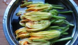 拉瓜花怎样炸着吃视频,家常美味炸拉瓜花教程