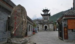 磨西古镇吃瓜事件始末视频,一场引发热议的美食风波始末