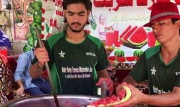 印度人最新吃瓜视频,揭秘街头美食背后的故事