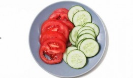 小花妞吃瓜拼盘图片视频,美食瞬间成焦点