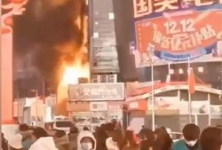 沈阳中街吃瓜事件视频播放,视频曝光引发网友热议