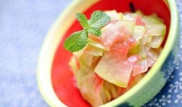 小花妞吃瓜拼盘图片视频,美食瞬间成焦点