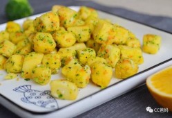 糖宝做菜给渣渣瓜吃视频,渣渣瓜品尝甜蜜滋味