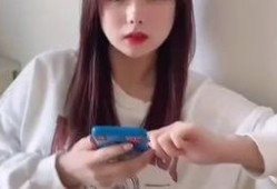 抖音吃瓜双胞胎姐妹视频,双胞胎姐妹吃瓜日常，笑料百出引网友热议