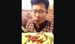 让朋友吃瓜视频,朋友间的欢乐互动瞬间