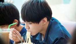 王俊凯最惨吃瓜视频,吃瓜视频引发网友热议