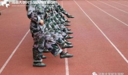 军训跳舞吃瓜短视频