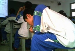 在家上课吃瓜视频,瓜田笑谈间