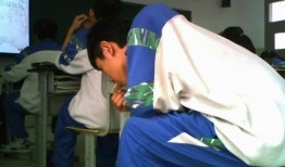 在家上课吃瓜视频,瓜田笑谈间