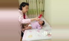 吃贝贝瓜的小朋友视频,小朋友欢乐品尝美味时光