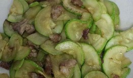 小瓜怎么做吃的减肥视频,轻松制作低脂美味减肥餐