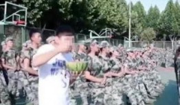 军训跳舞吃瓜短视频