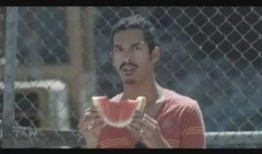 吃瓜群众搞笑小视频,搞笑小视频里的欢乐时光