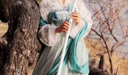 汉服吃瓜的沙雕视频,笑翻网友的古装趣味瞬间