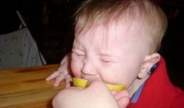 缺牙吃瓜搞笑视频大全集,笑出腹肌！缺牙吃瓜搞笑视频大盘点