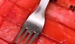 吃瓜神器挖勺两用视频,挖勺两用神器视频走红网络