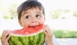 西城小孩子们吃瓜视频,孩子们的快乐时光