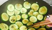 小八瓜怎么吃才好吃视频,视频教你轻松变身烹饪达人